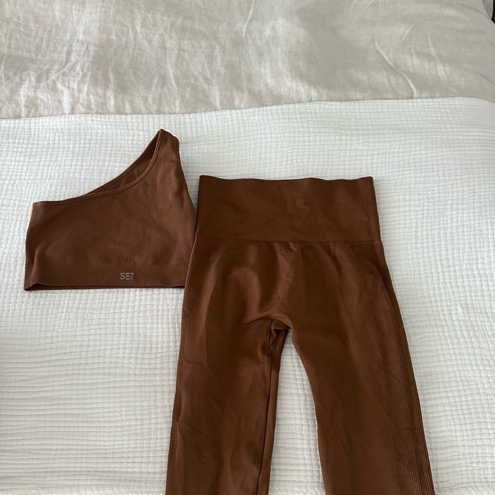 Set Active Brown One-Shoulder Sports Bra and Leggings Set